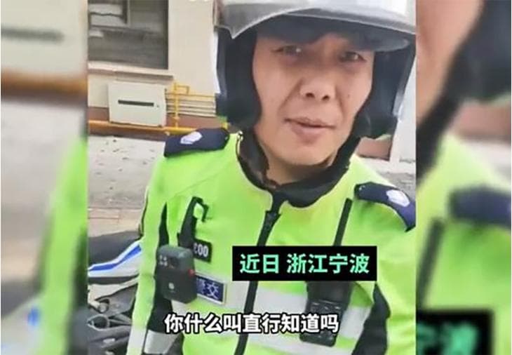 宁波摩托车禁摩区撞掉头汽车，交警：责任全在摩骑手