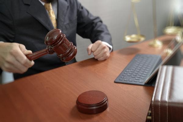对家庭暴力的社会危害与司法应对策略探析