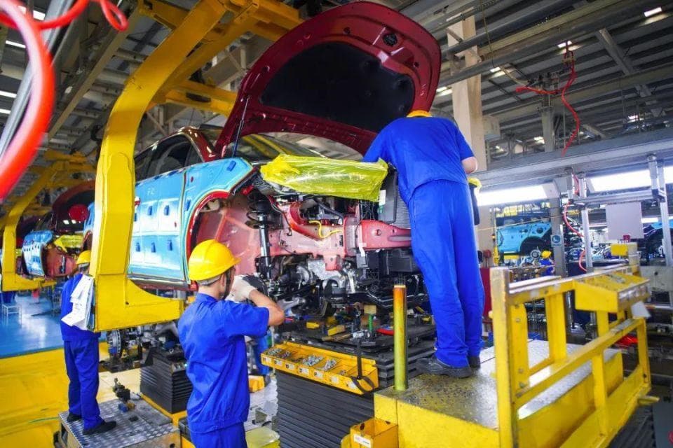 2023年深圳GDP达3.46万亿元，制造业外贸双轮驱动高质量发展