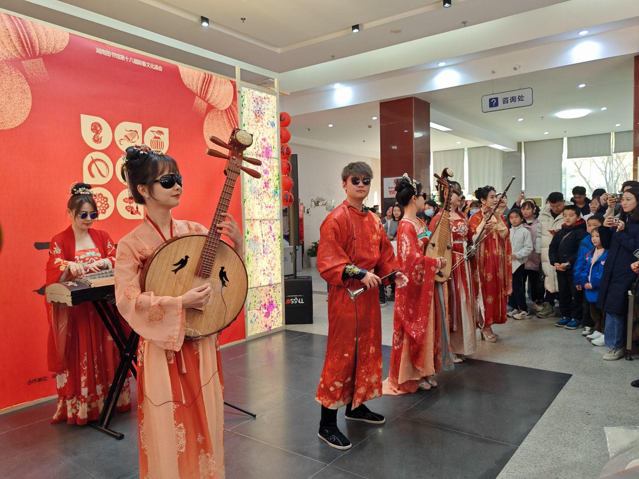 国潮民乐奏响新春序曲，湖南图书馆文化庙会年味浓醇！