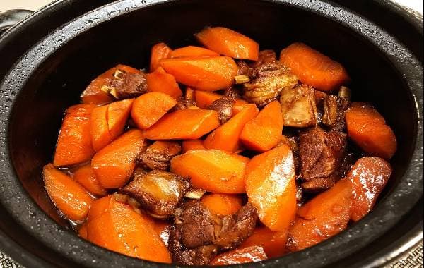 羊肉炖砂仁：一道滋补养生的传统美食