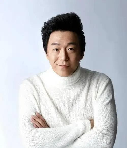 黄渤的娱乐圈“变形记”：从驻唱到影帝，揭秘百亿票房背后的生存法则