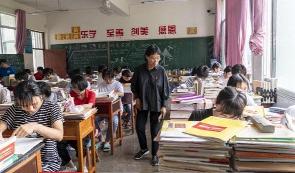 时代楷模！为了让贫困女孩昂首走出大山，张桂梅究竟有多“拼”？