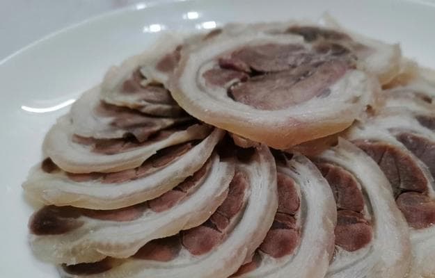 如何制作美味的水晶肘子（用最简单的方作美味的水晶肘子，享受美食的美妙。）