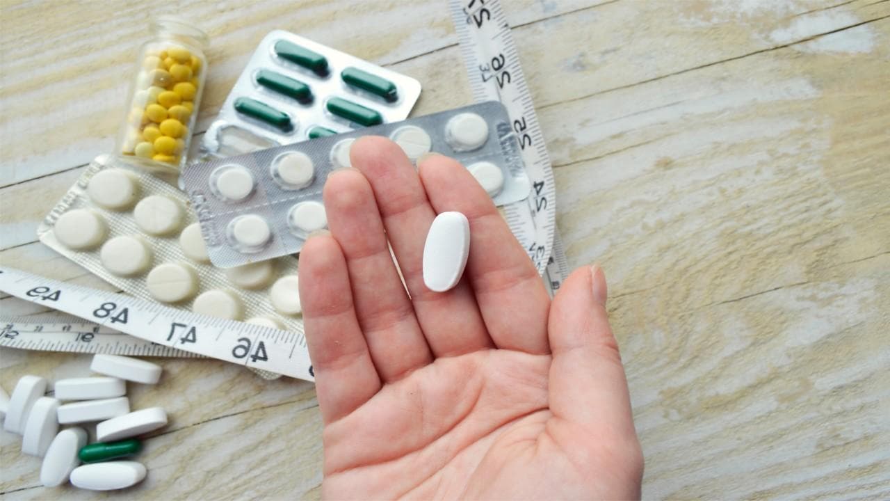 服用降血脂药物期间能否饮酒？这些用药注意事项需谨记