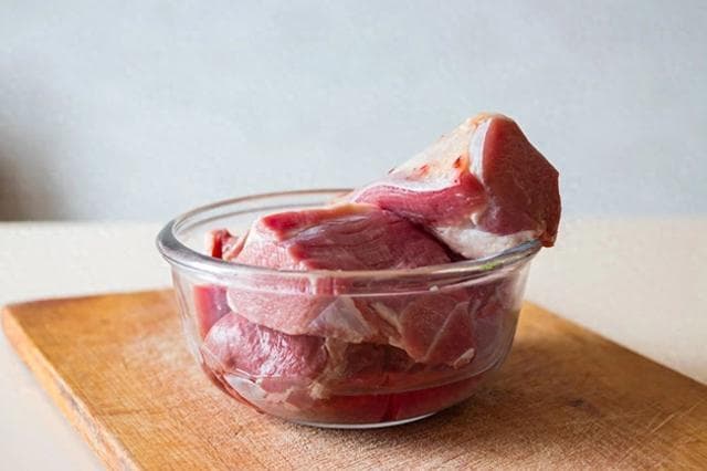 肉类解冻全攻略：告别传统泡水法，掌握安全健康的新方法