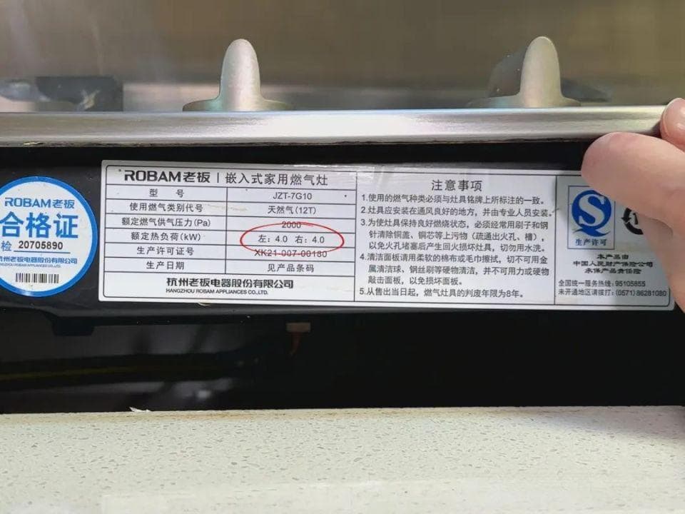 燃气灶该不该买贵的？看了邻居家的厨房才知道，差别竟然这么大！
