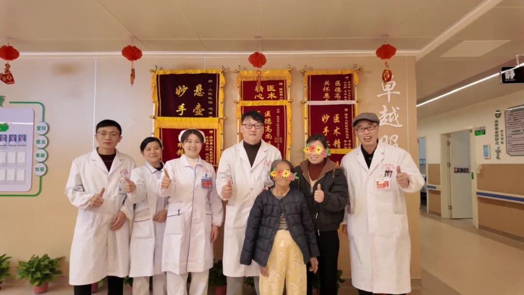 “撑爆了”可不是句玩笑话，七旬老人长期便秘竟撑破大肠！