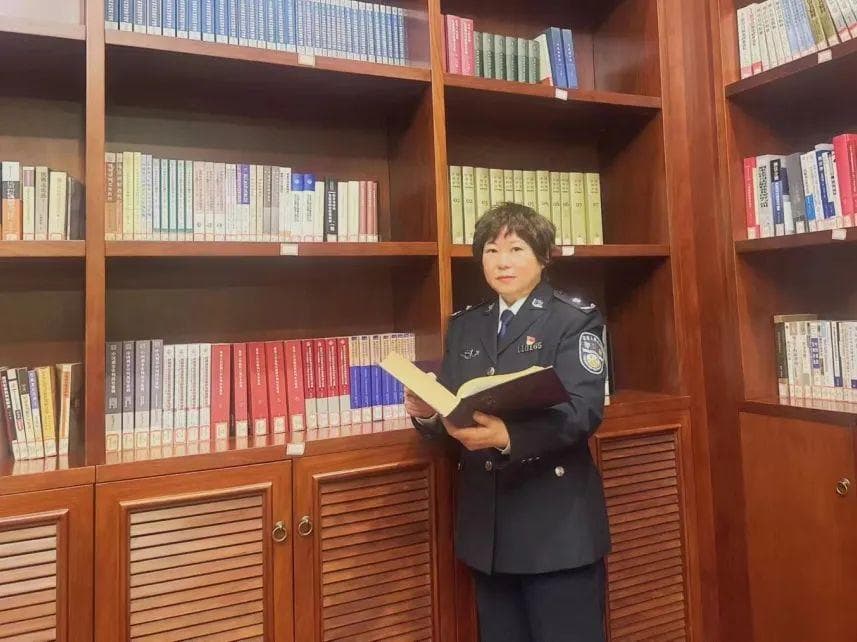 三十年司法之路，以忠诚与坚韧铸就职业辉煌——记法警支队三级警监崔辉