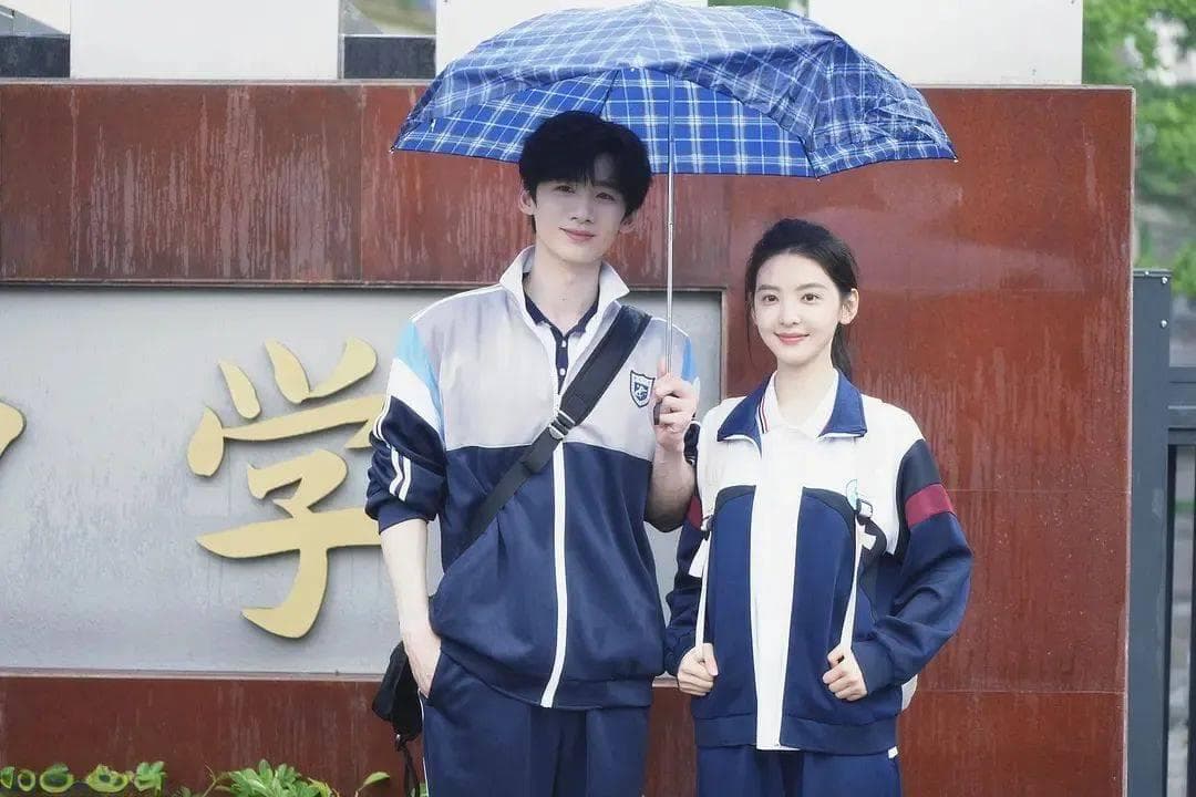 “丑校服”有了新市场，有人三倍溢价卖出海，撬开千亿蓝海
