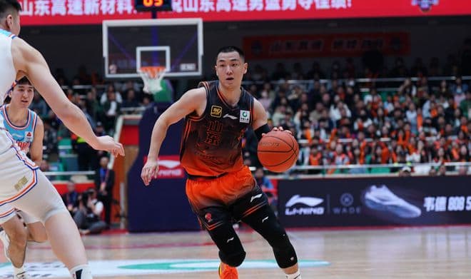 CBA排名又乱了！辽鲁决战前四，新疆跌落神坛，黑马失去主动权