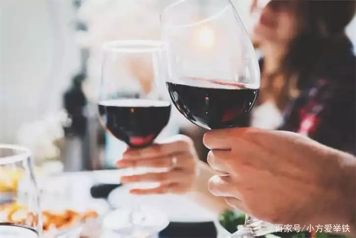 喝啤酒增肥还是减肥？解析啤酒的热量与营养价值