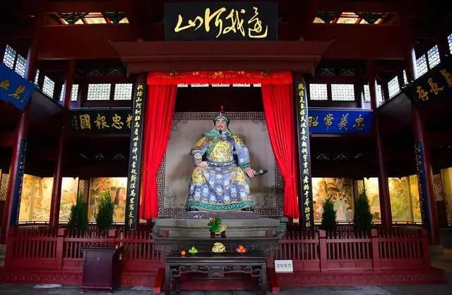 杭州岳庙的岳飞精神为何激励后人?这座庙宇的历史与文化意义!