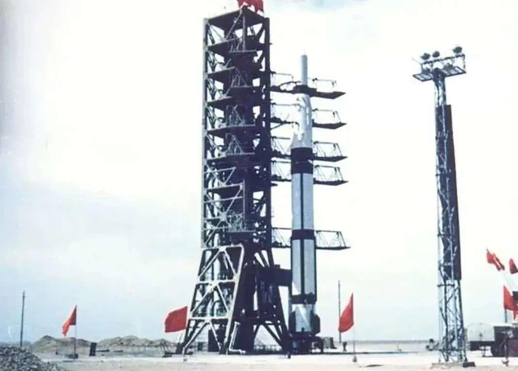在太空运行了28天，却飘了54年！我国能用天宫带回东方红一号吗？