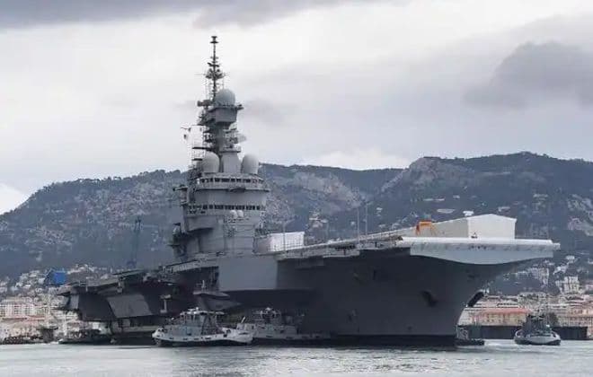 法航母逼近，中国新战机只是个壳子？舰队指挥官：我只信法国阵风