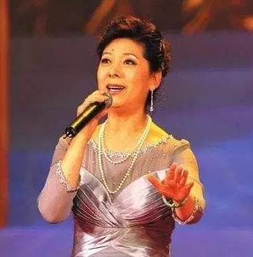 关牧村：用歌声连接世界的音乐使者