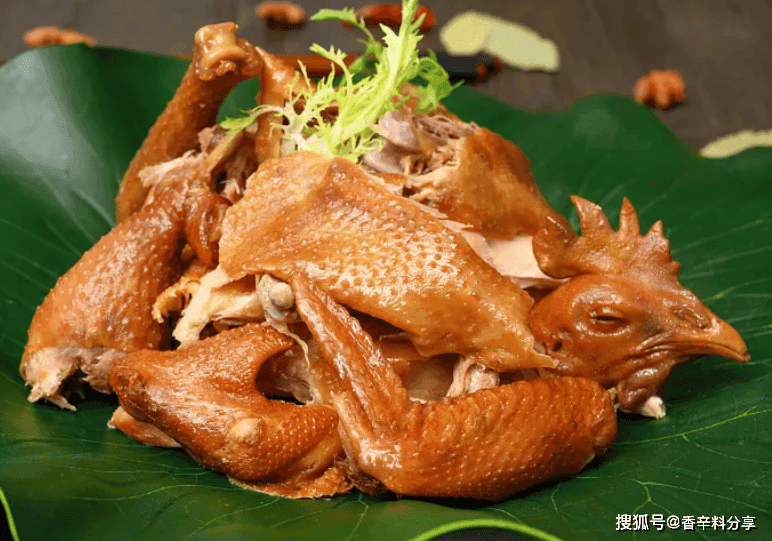 烧鸡隔百米闻着都香，这5种香料不可少，烧鸡香浓入味，肉嫩不柴