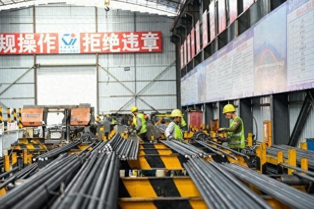 钢筋拉伸万能试验机：揭秘材料强度的"体检仪"