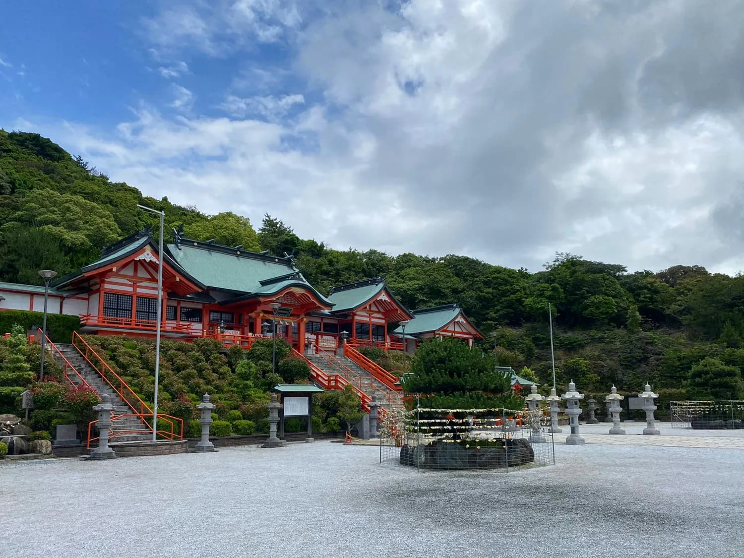 尾山神社：穿越时空的建筑奇观