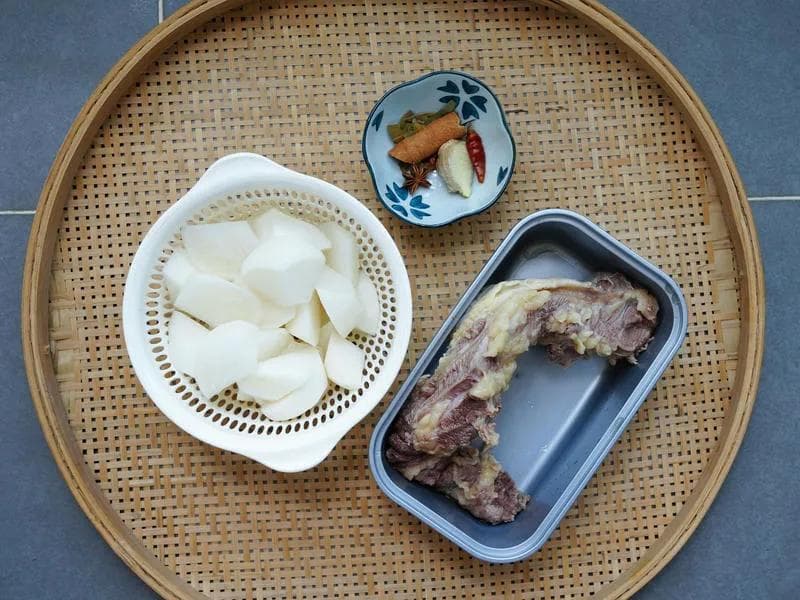 白萝卜炖牛腩