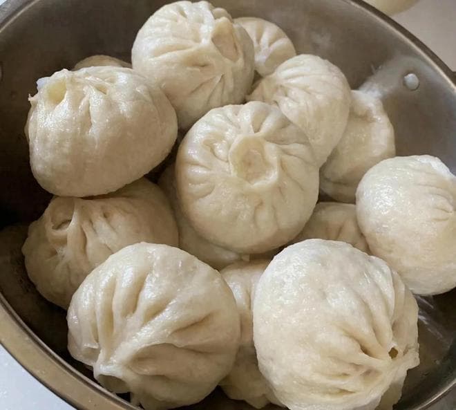蒸包子用生肉还是熟肉？掌握3个技巧，包子馅紧实又美味！