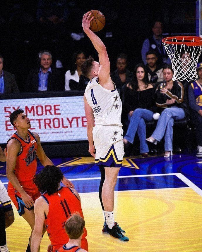 NBA全明星入选规则：首发、替补选拔机制及2025年新赛制详解