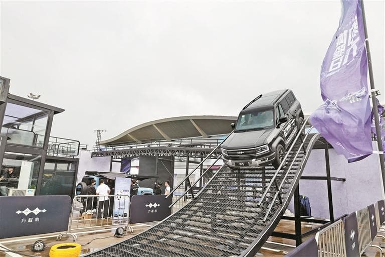 从方程豹8到尊界S800 从Mate70到Magic7 深圳制造缘何频出爆款