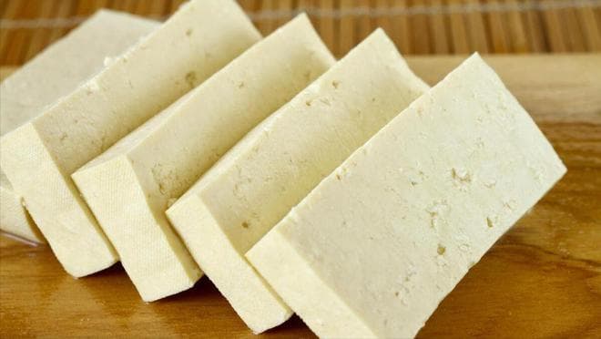 买豆腐时，建议这“5种”豆腐别买，豆腐摊老板：懂得人从不吃！