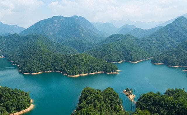 上饶市大茅山景区：黛山幽谷、碧湖秀水、奇岩线天