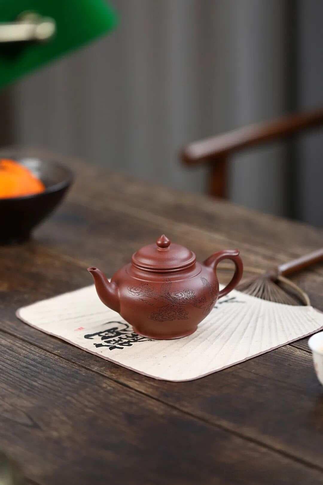 紫砂壶“包浆”现象全解析：形成原理、过程及其对泡茶的影响