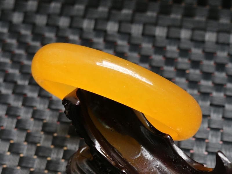 金丝玉手镯的价格及其影响因素