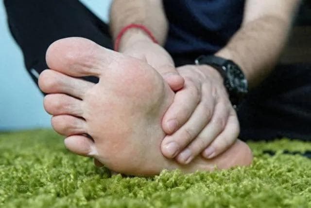 脚是人体“第二心脏”！有这 9 个症状，身体可能出问题了