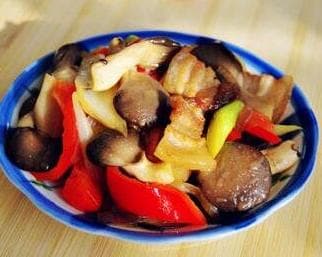 平菇的功效与美味烹饪：从营养到做法的全面指南