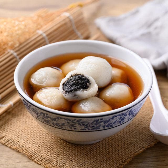 元宵節吃「湯圓」還是「元宵」？4顆元宵熱量＝一碗飯，3種人要注意
