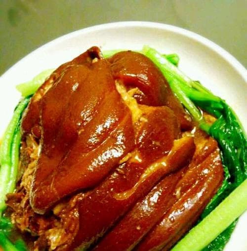 私房秘制肘子，口感鲜美，回味无穷