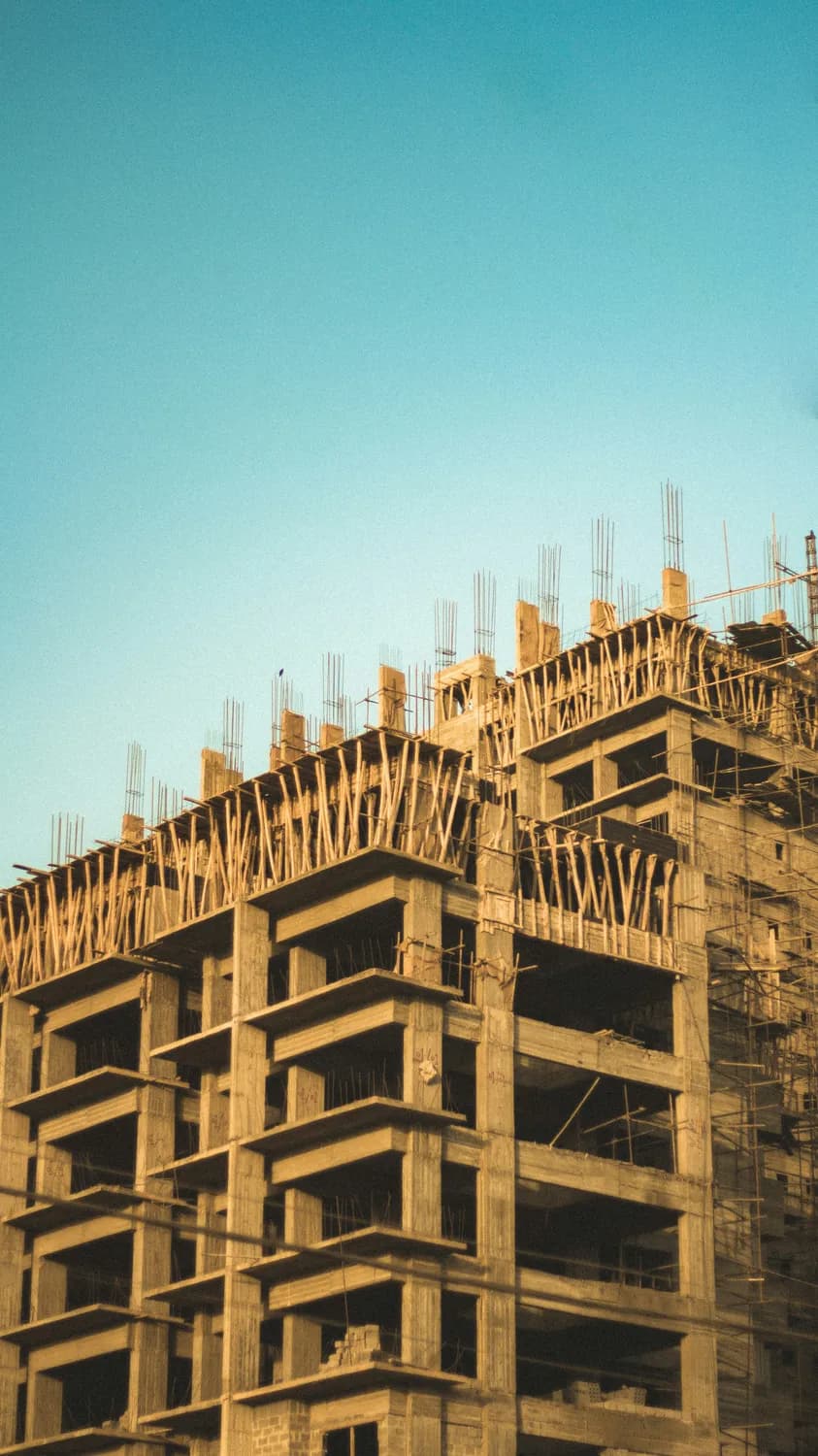 2025年房建工程劳务分包指导价：全框架主体单包工费用解析