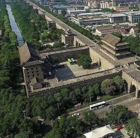 古代城池与现代城市的比较解析