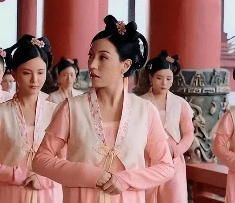 古代宫女的日常：劳碌与闲娱的对比