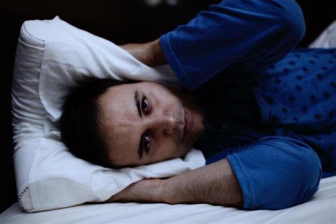 揭秘中老年人最佳睡眠时长：专家调查揭示，每晚睡多久才算足够？