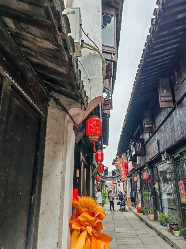 上海的这个古镇，交通不便，因此也保留了古镇的原始状态
