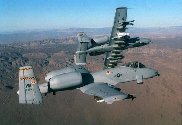 A-10“雷电II”战斗机（绰号“疣猪”）详细参数与历史背景
