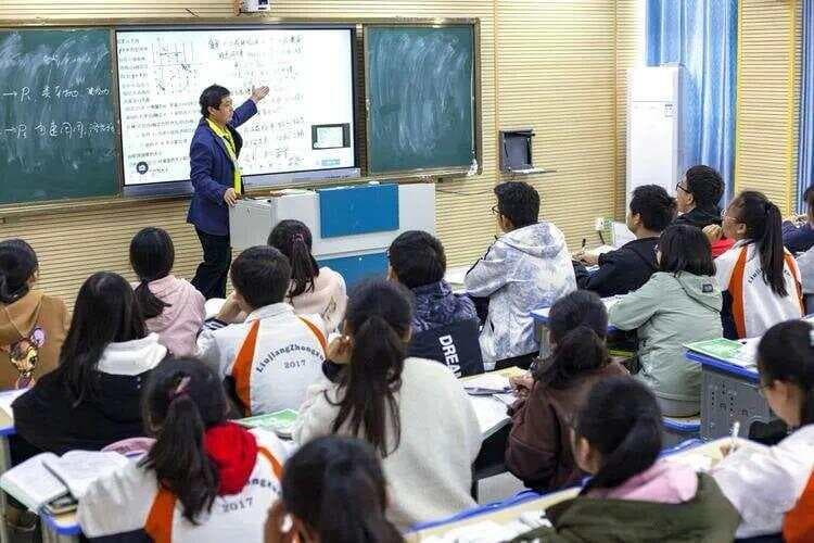 老师哪些行为可以投诉给教育局？不知道你就吃亏了！