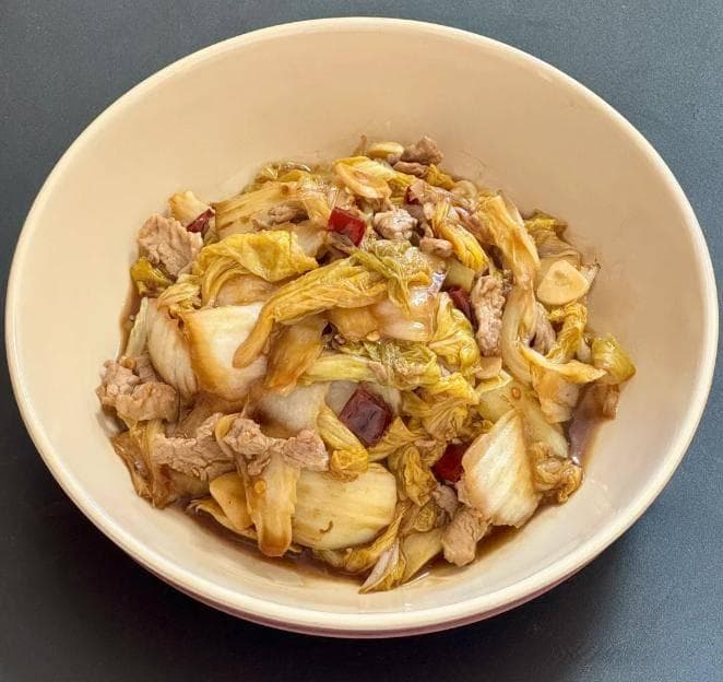 冬日暖心：白菜炒肉片的做法分享