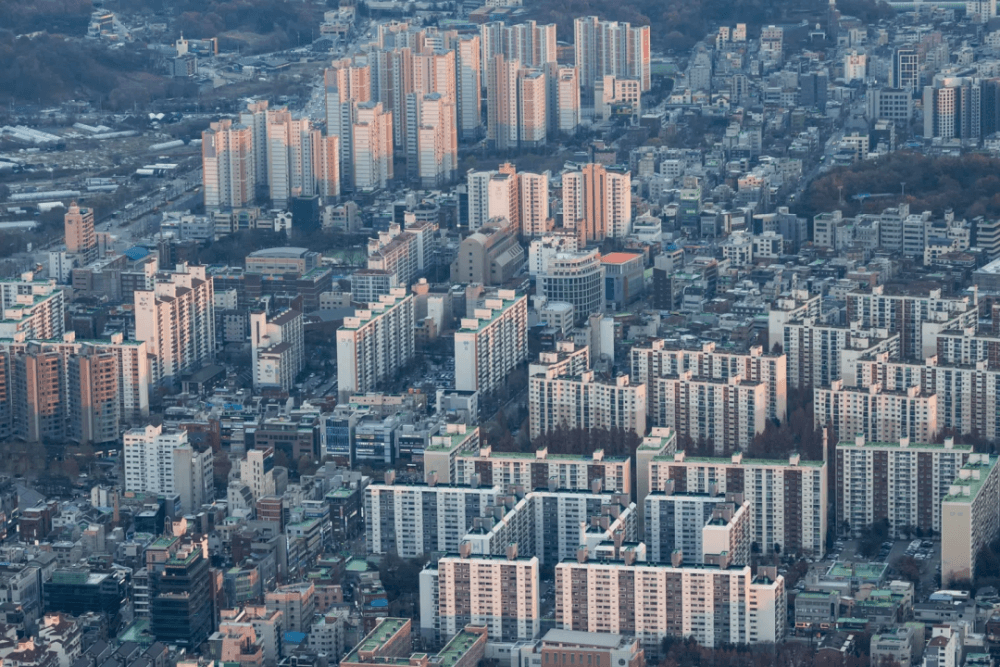 韩国楼市暴跌，豪赌的房东跑路，不婚的租客崩溃