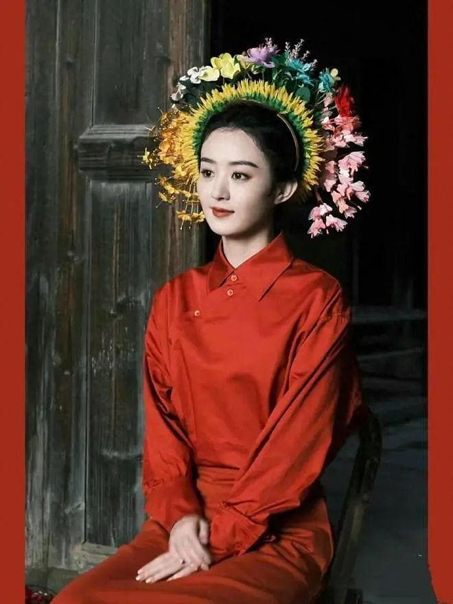 赵丽颖、毛晓彤打卡泉州簪花，美到心巴上！