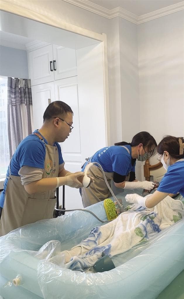 解决老人“洗澡难” 开启养老服务新模式