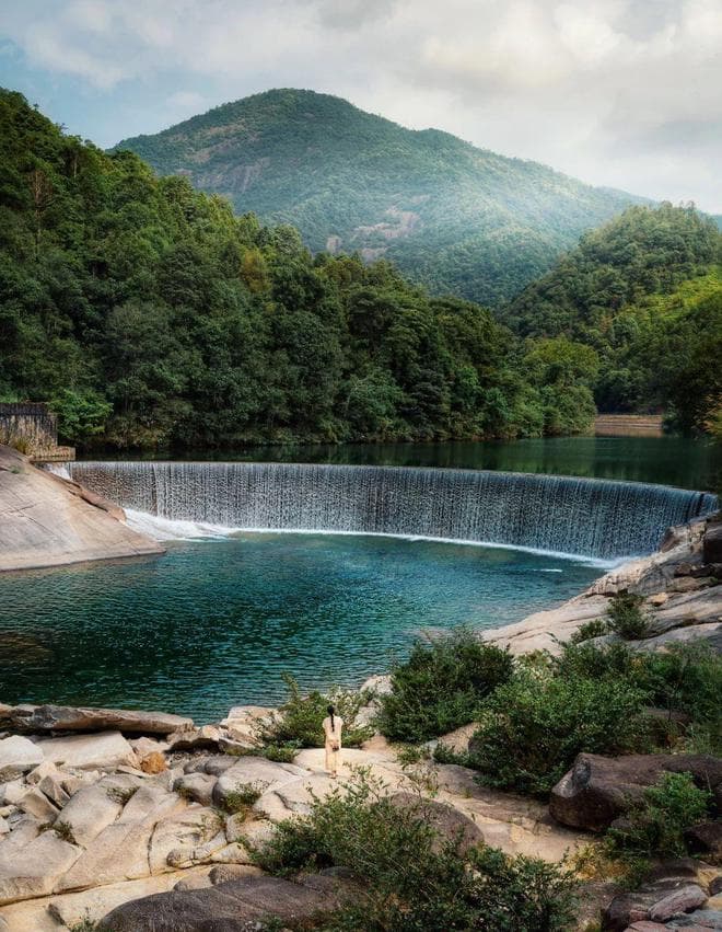 福建武夷山：云雾缭绕的仙境，历史沉淀的瑰宝