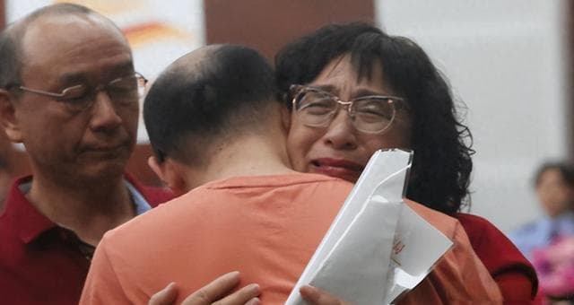 母亲苦寻2岁被拐儿子32年，找到后儿子却说：早就在电视上见过你