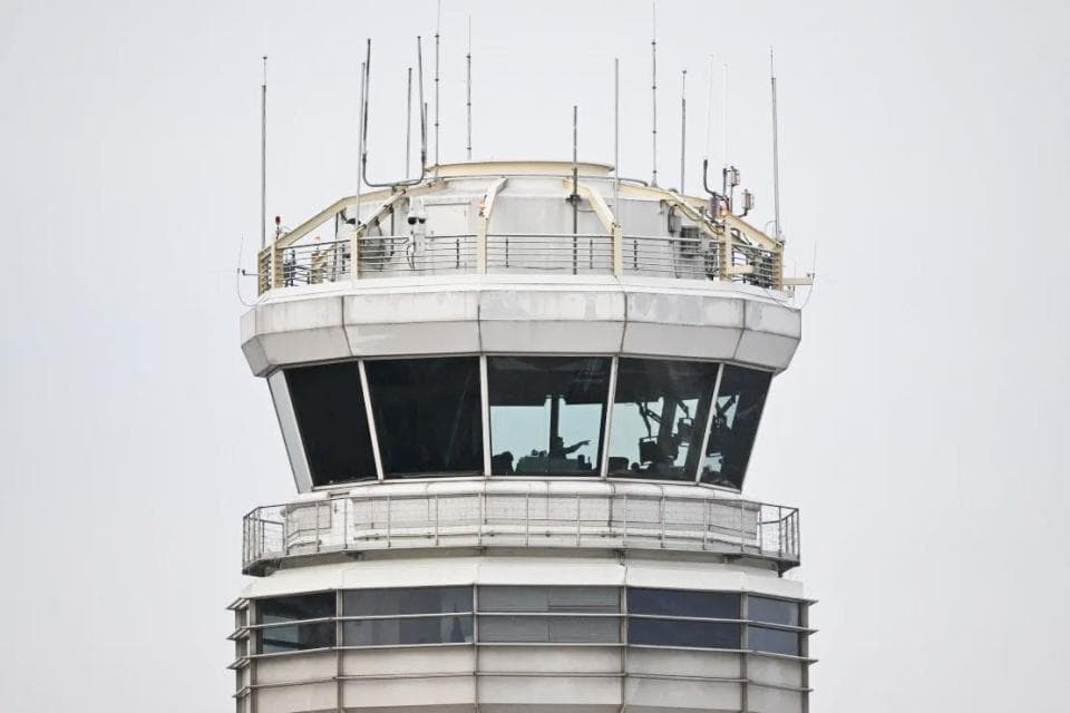 “美国空中交通管制系统几乎濒临崩溃”！FAA这样应对