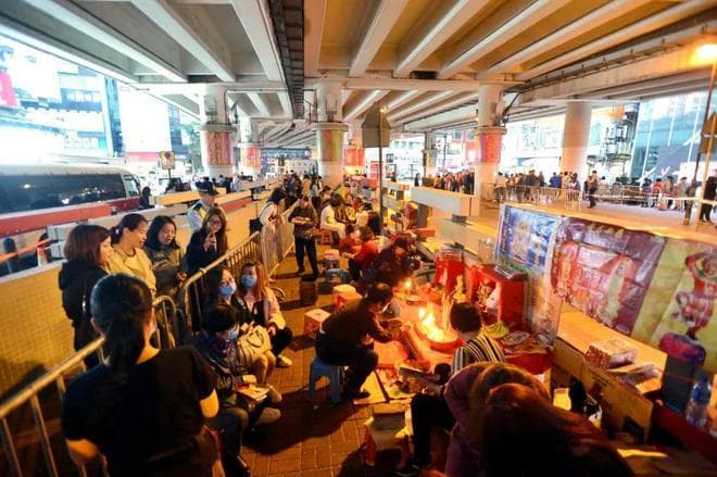 香港天桥底要火，原因是为了“打小人”？